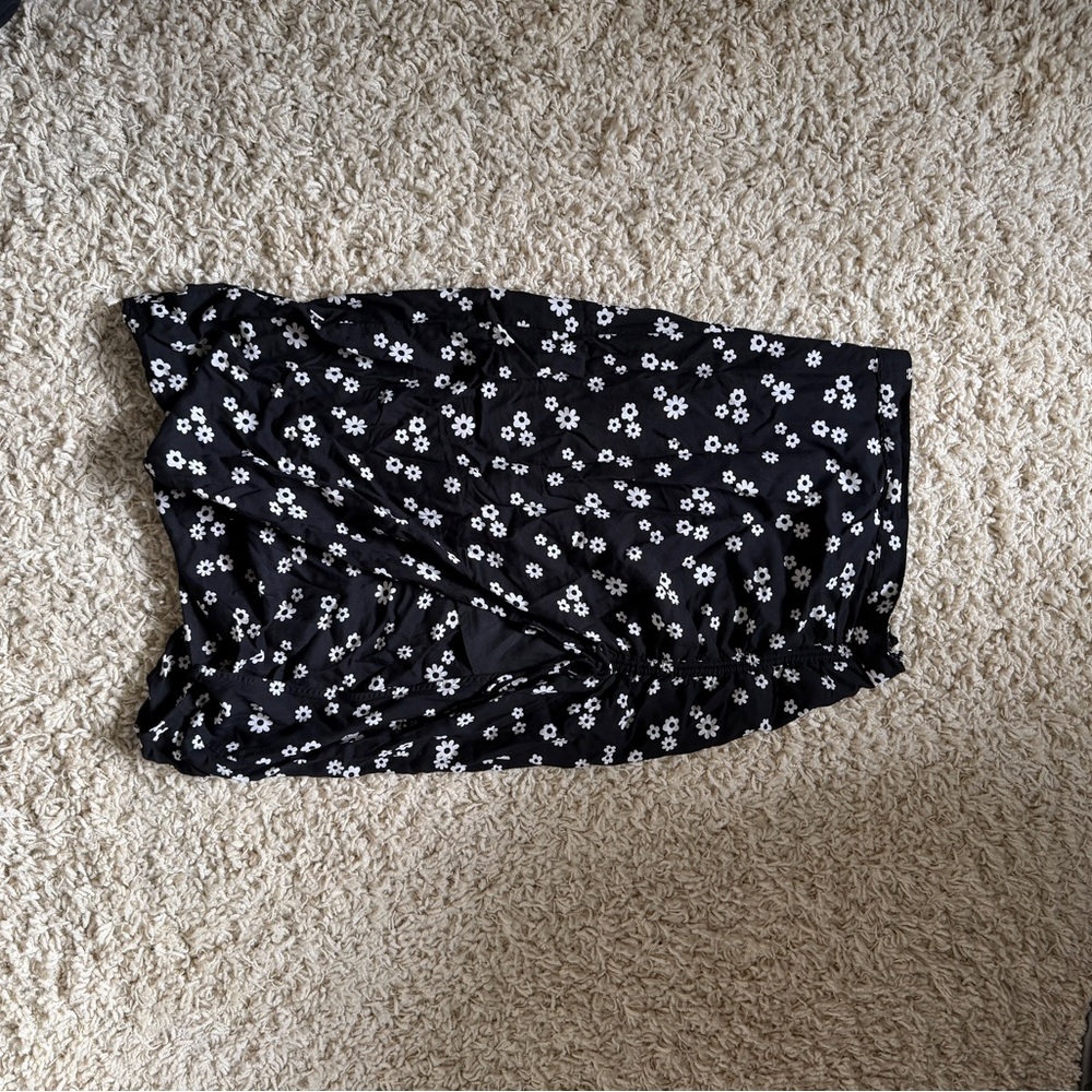 Hollister Black and White Floral Skirt